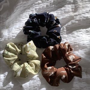 Flower scrunchies